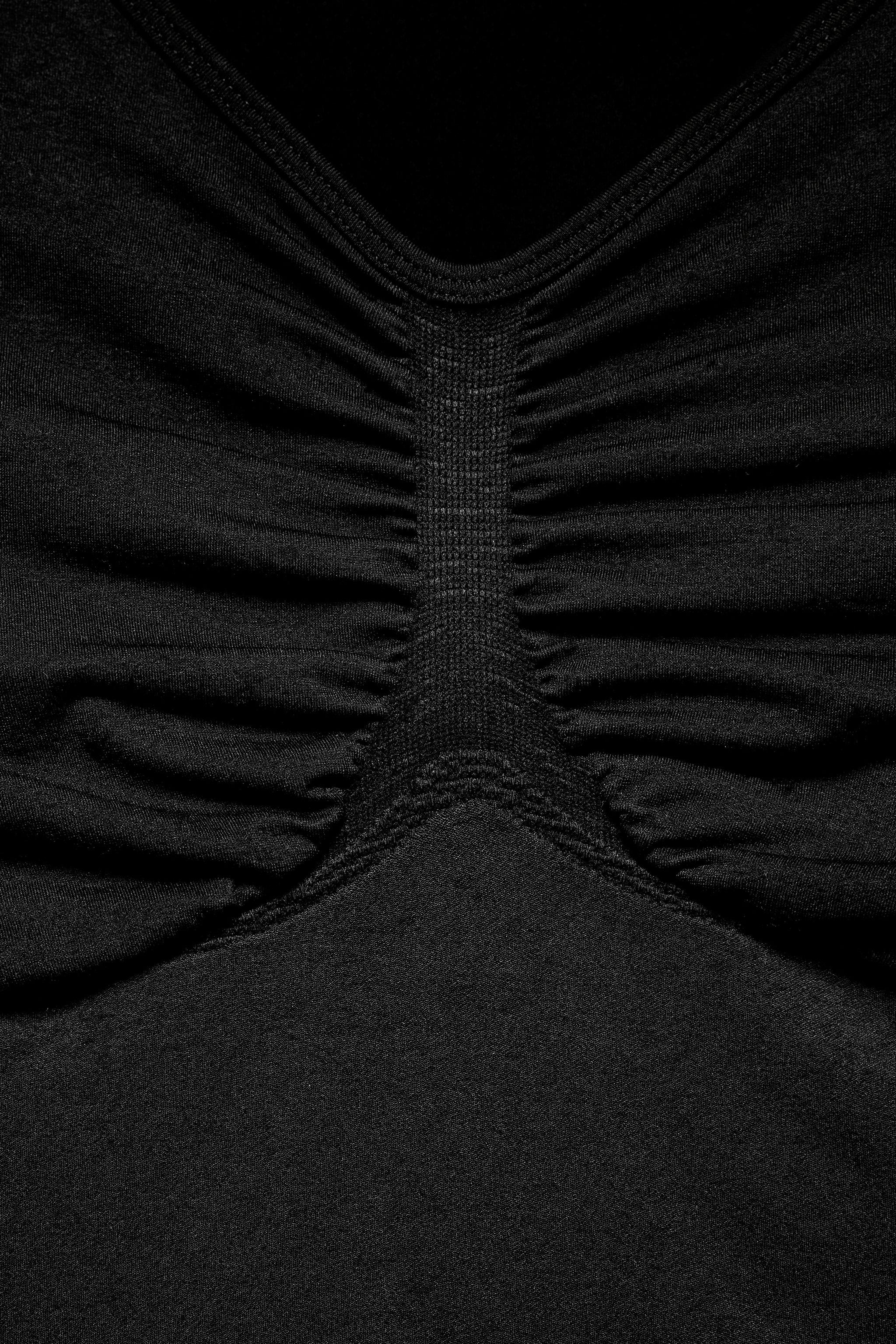 BODY SCULPTED SEAMLESS SKI COLLECTION